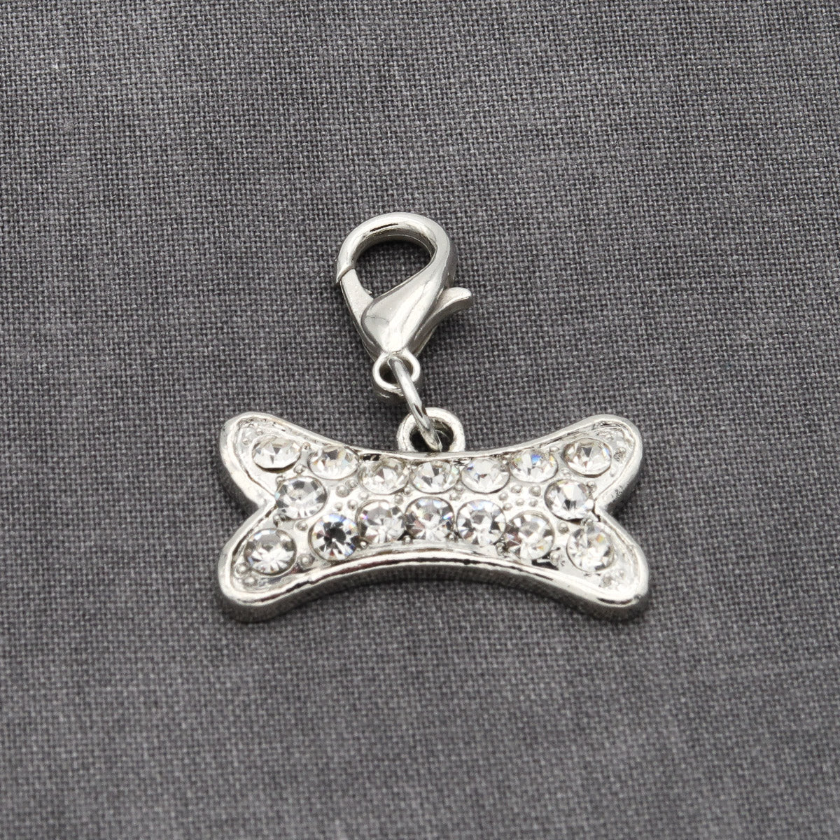 Schattige hanger met hondenmotief en strass-steentjes