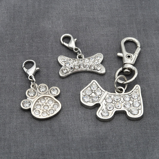 Schattige hanger met hondenmotief en strass-steentjes