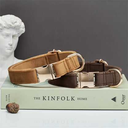 Gepersonaliseerde fluwelen hondenhalsband "Emilia" met gravure – Verstelbaar & Elegant 