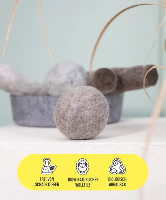 BUDDY. Hondenspeelgoed van wolvilt "Bal" 