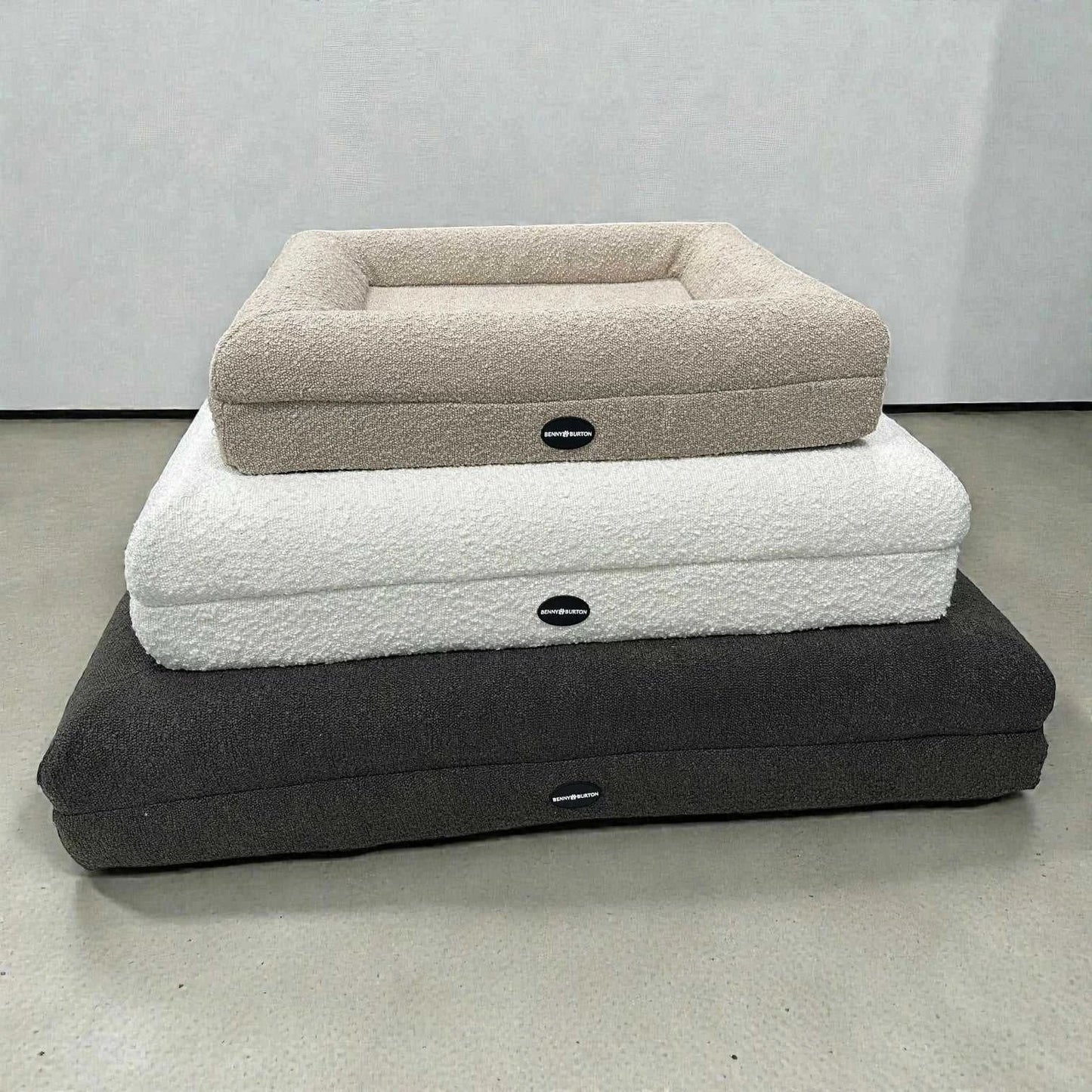 Hondenbed Barklay maat S met Bouclé hoes 