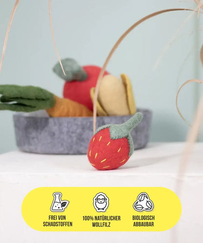 BUDDY. Hondenspeelgoed van wolvilt "Aardbei" 