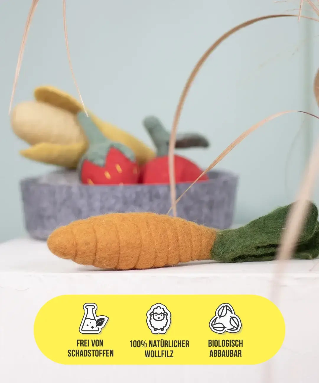 BUDDY. Hondenspeelgoed van wolvilt "Wortel" 
