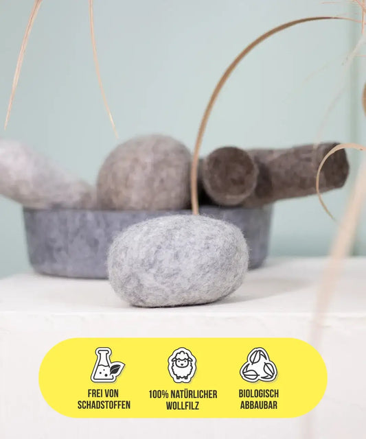 BUDDY. Hondenspeelgoed van wolvilt "Kiezelsteen" 