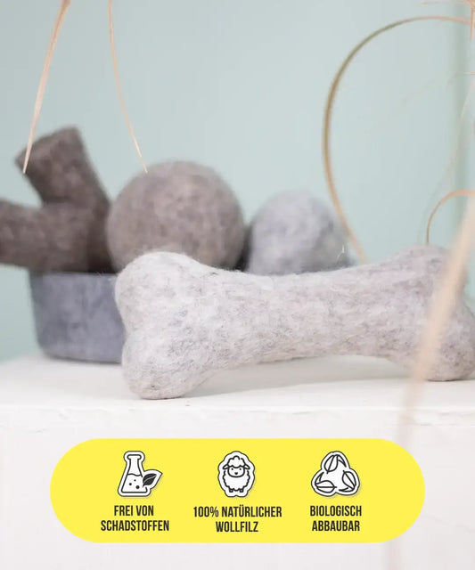 BUDDY. Hondenspeelgoed van wolvilt "Bot" 