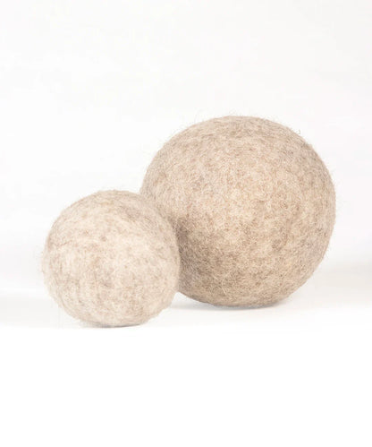 BUDDY. Hondenspeelgoed van wolvilt "Bal" 