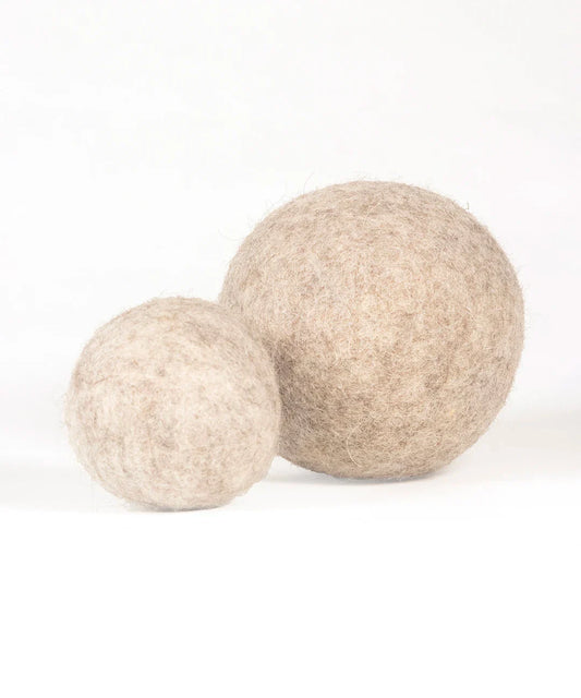 BUDDY. Hondenspeelgoed van wolvilt "Bal" 