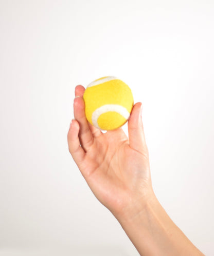 BUDDY. Hondenspeelgoed van schapenwol "Tennisbal" 